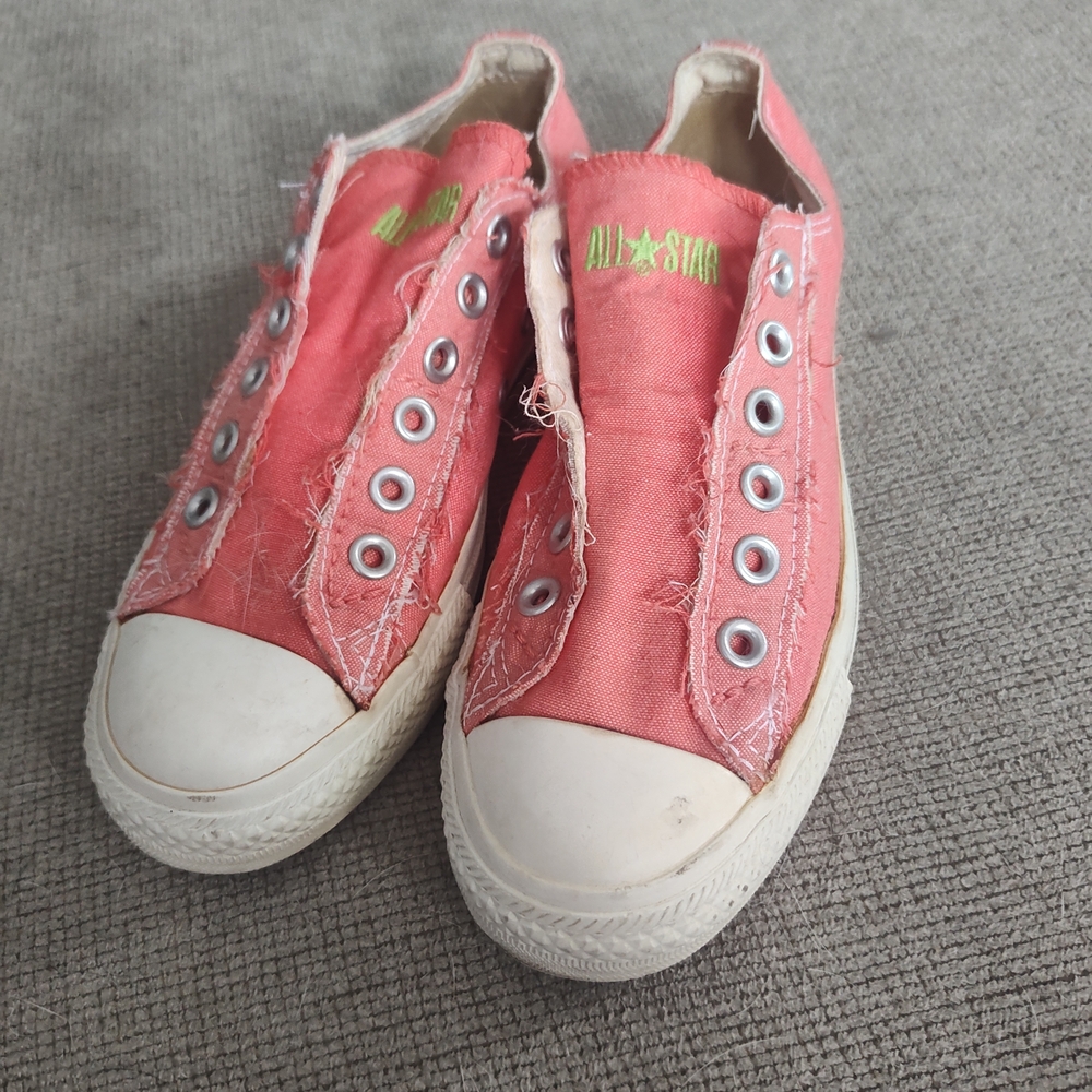Converse Chuck Taylor All Star Low (Ox) – Laceless / Slip-On style. Salmon Color